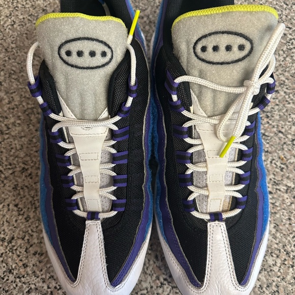 NIKE AIR MAX 95 - Picture 3 of 4